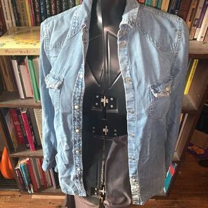 American Eagle light wash denim boyfriend fit XS button down shirt